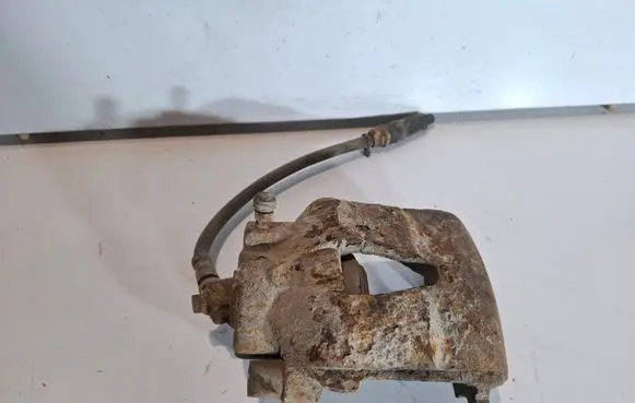 Volkswagen Golf V Front brake caliper