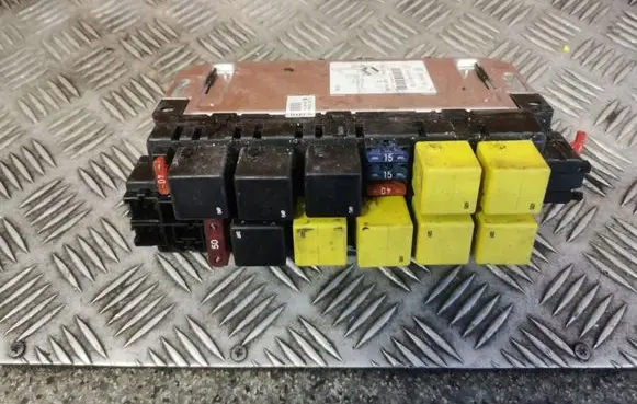 Mercedes-Benz S AMG W221 Fuse module A0205451732