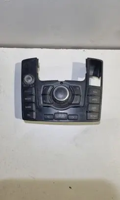 Head unit multimedia control