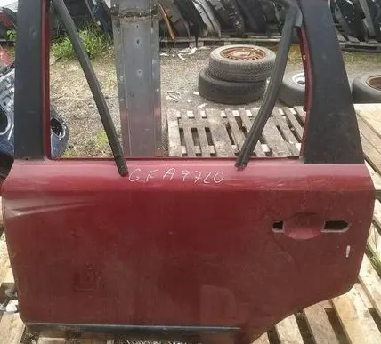 Nissan Note (E11) Rear door raudonos