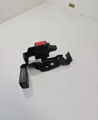 Renault Clio III Front seatbelt 33047670