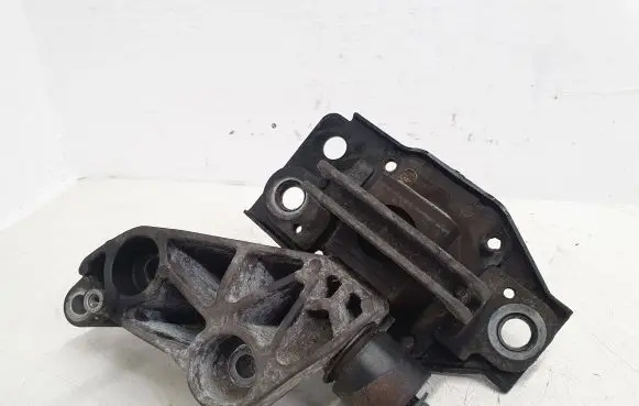 Nissan Qashqai+2 Engine mount bracket F6036100F F6036130A