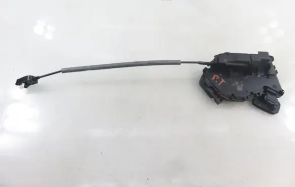 Volkswagen Golf VII Rear door lock 5TA839016E