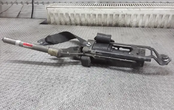 Volvo S60 Front seatbelt