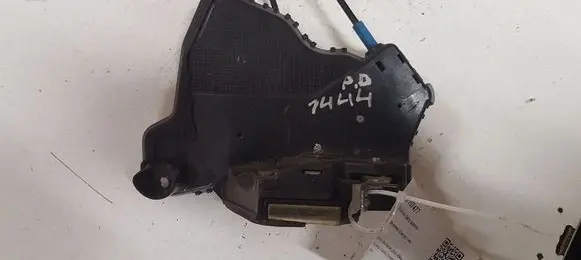 Toyota Avensis T250 Front door lock 62R