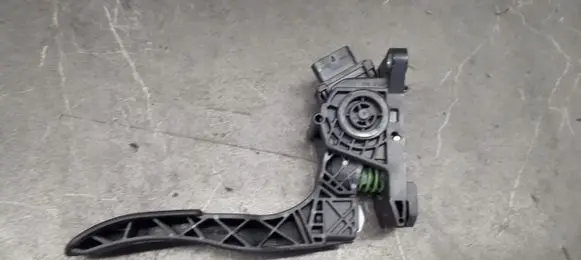 Mercedes-Benz Vito Viano W447 Accelerator throttle pedal a9073010200