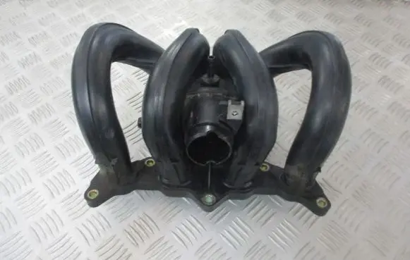 Toyota Yaris Intake manifold