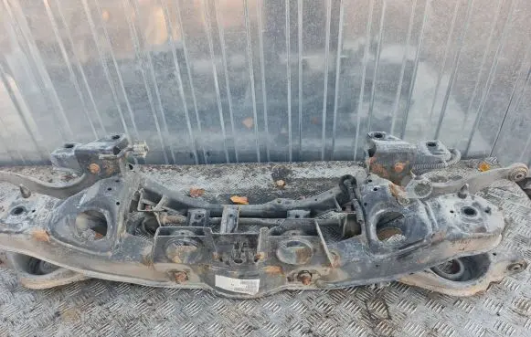 Volvo V40 Cross country Rear axle beam 2811845 G13282RS0935