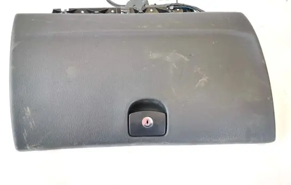 Peugeot 407 Glove box