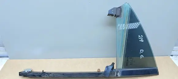Mercedes-Benz CLS C219 Rear vent window glass A2197300219