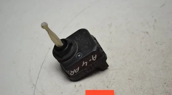 Headlight level adjustment motor