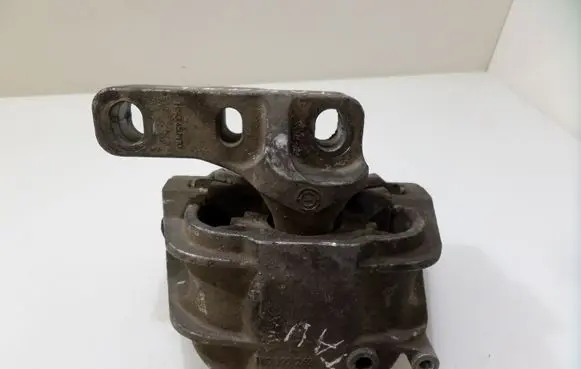Volkswagen Touran I Engine mount bracket 1K0199262