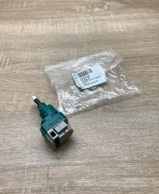 Volkswagen Touareg I Brake pedal sensor switch 7L6945511