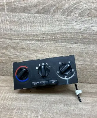 Opel Zafira A Climate control unit 90673