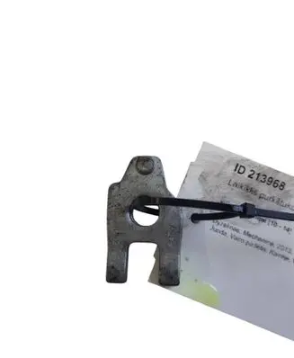 Nissan Qashqai Fuel Injector clamp holder 