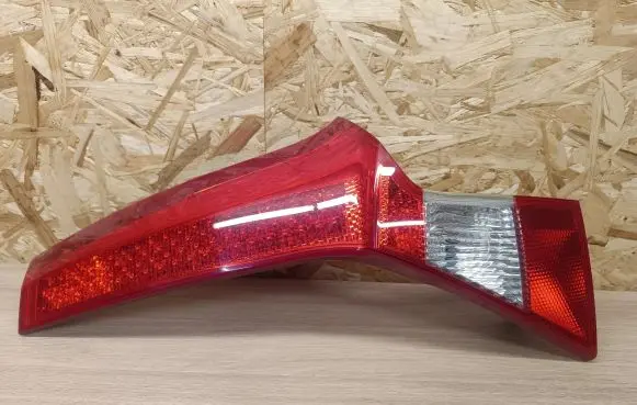 Tailgate rear/tail lights