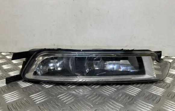 Volkswagen PASSAT B8 Front fog light 1NA01183912