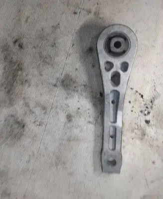 Volkswagen Touran I Engine mount bracket 1K0199835