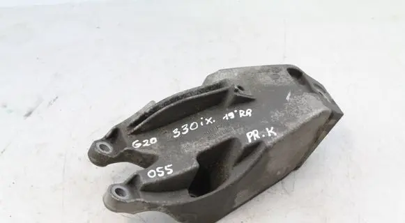 Engine mounting bracket