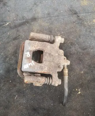 Nissan Juke I F15 Rear brake caliper