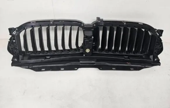 BMW 5 G30 G31 Front grill 18715610