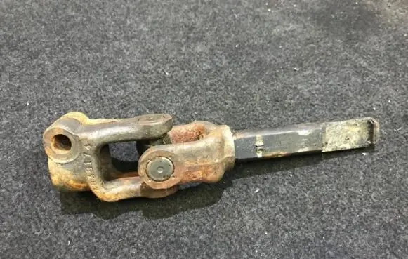 Hyundai Lantra I Steering column universal joint