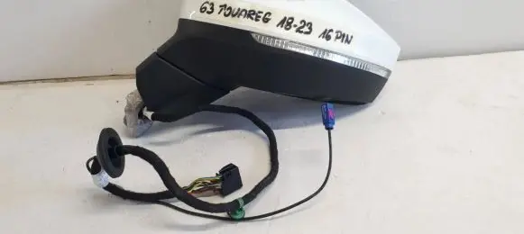 Volkswagen Touareg III Front door electric wing mirror