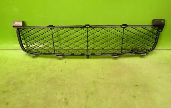 Suzuki Grand Vitara II Front bumper lower grill 