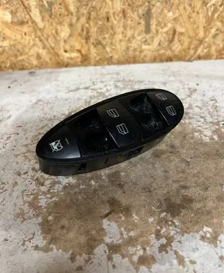 Mercedes-Benz E W211 Electric window control switch A2118213579 SWF502160 70516Q02