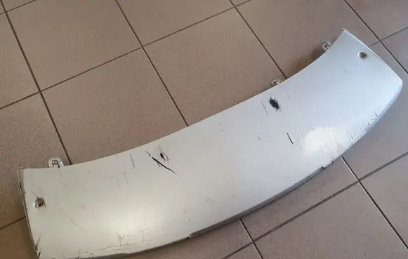 Front bumper lip