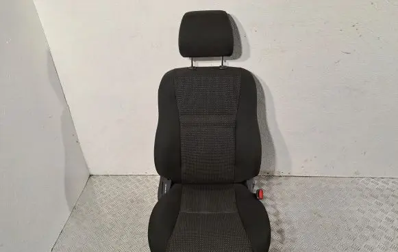 Toyota Avensis T250 Front passenger seat 7110005B20B1 7143005830B0