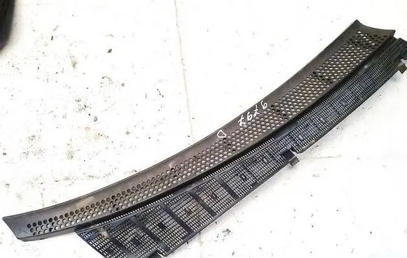 Mercedes-Benz C W202 Wiper trim 2028310258
