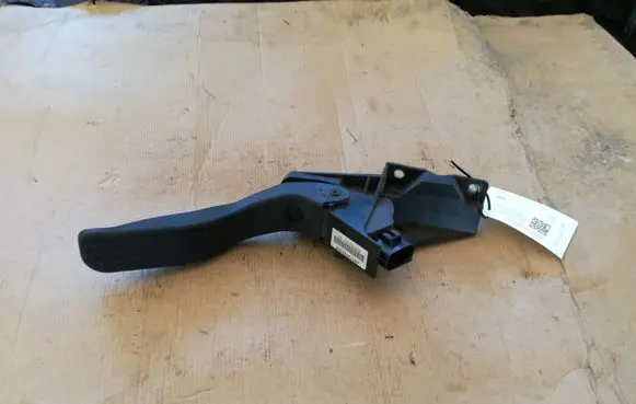 Ford Mondeo Mk III Accelerator throttle pedal XR8F9F832BD