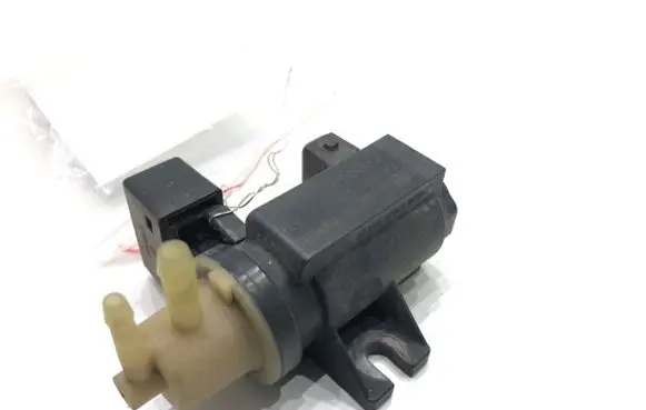 Opel Insignia A Fuel pressure regulator 55563534