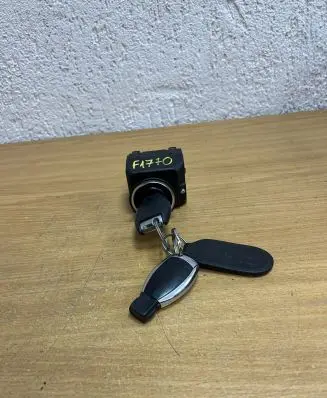 Mercedes-Benz ML W164 Ignition lock 33002805 F1770