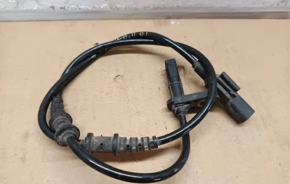 Mercedes-Benz E W211 ABS brake wheel speed sensor A2115402917