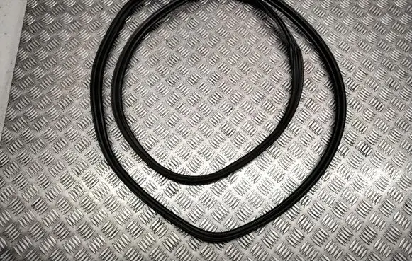 Trunk rubber seal (body)
