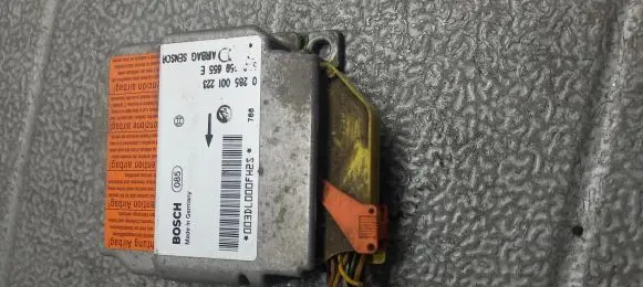 Audi A3 S3 8L Airbag deployment crash/impact sensor