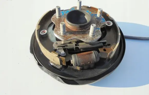 Nissan Juke I F15 Rear wheel hub