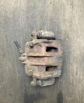 KIA Sorento Front brake caliper