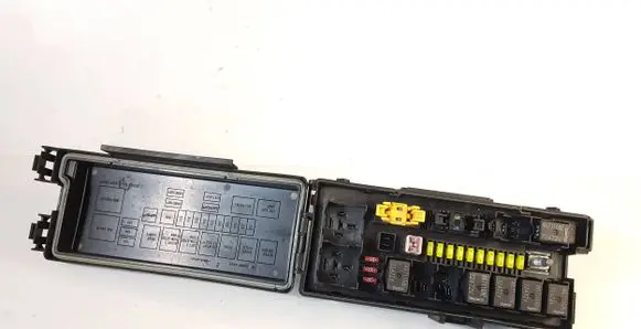 Jeep Grand Cherokee (WK) Fuse module 04692073AB