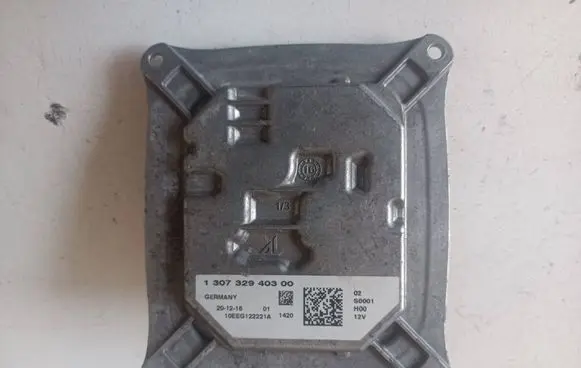 Peugeot 308 Xenon control unit/module 130732940300 10EEG122221A
