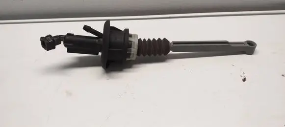 Clutch slave cylinder