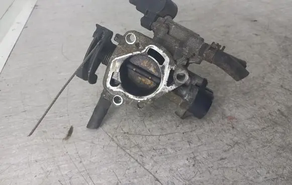 Toyota Yaris Throttle body valve 