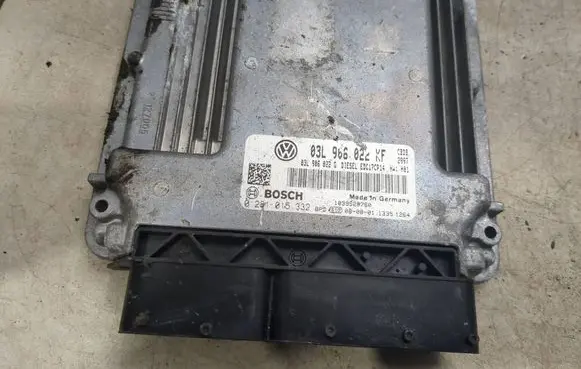 Volkswagen Touran I Engine control unit/module 03L906022KF 0281015332 03L906022G
