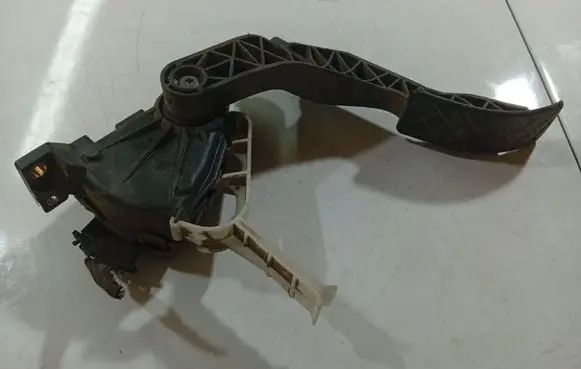 Volkswagen Golf IV Accelerator throttle pedal 6PV00777001