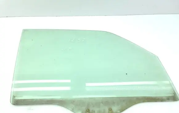 Mitsubishi Pajero Front door window glass four-door