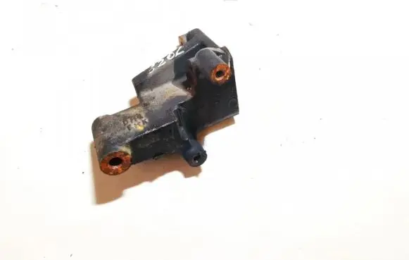 Engine mounting bracket