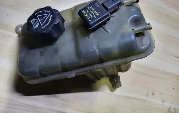 Citroen C5 Coolant expansion tank/reservoir 63299015B