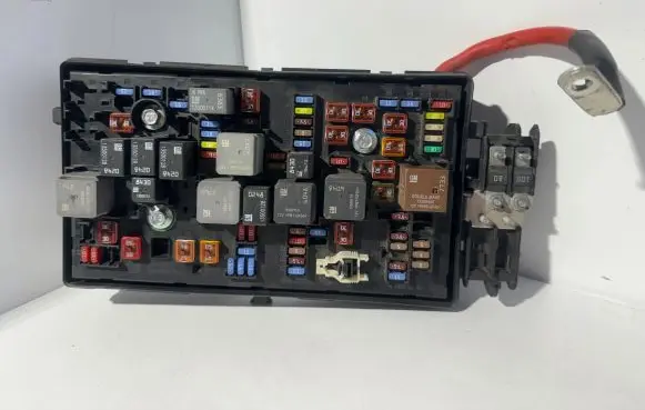 Opel Insignia A Fuse module 13275884 15211724610
